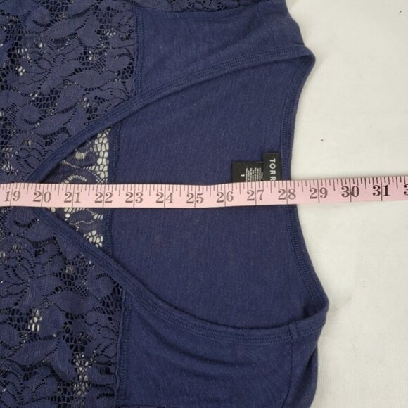 Torrid Blue Lacy Short Sleeve Tee V Neck Sheer Floral Size 1X - Picture 10 of 11